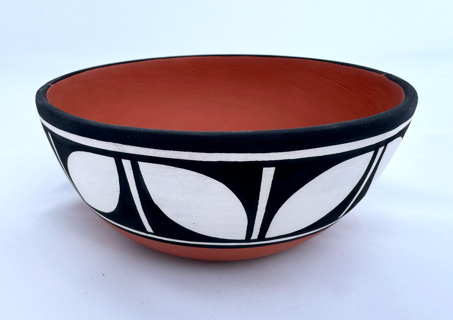 Pottery bowl by Julian Coriz (Santo Domingo)