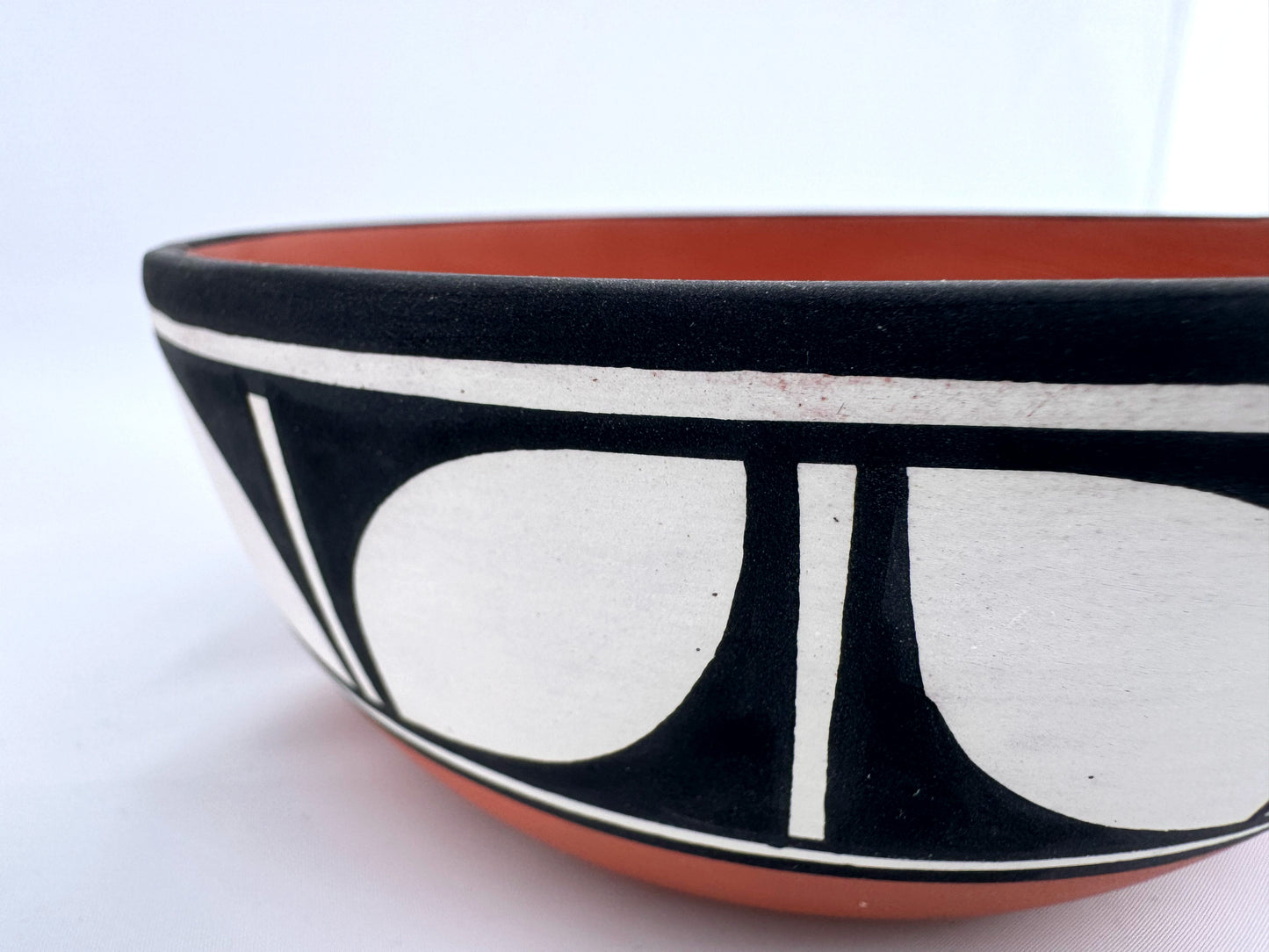 Pottery bowl by Julian Coriz (Santo Domingo)