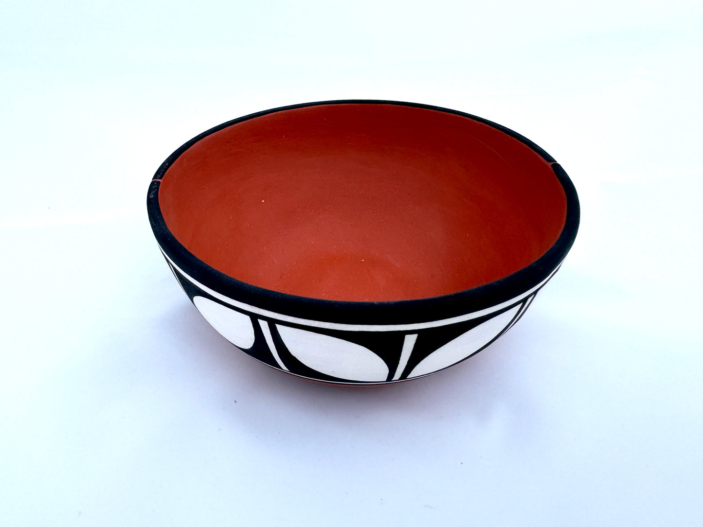 Pottery bowl by Julian Coriz (Santo Domingo)